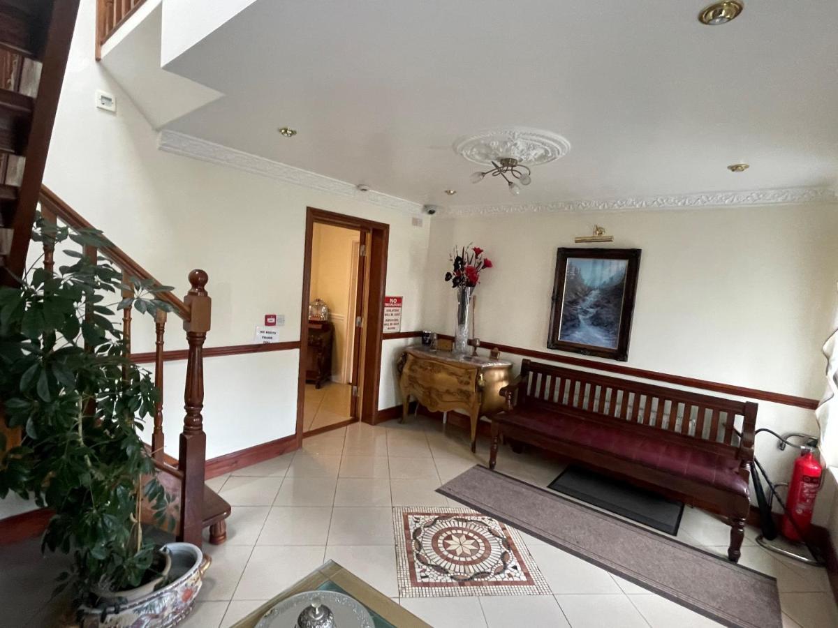 Goldendawn Guest House Citywest Exterior foto